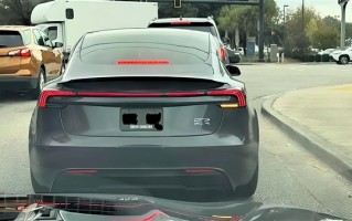 疑新款特斯拉Model Y Plaid无伪装谍照曝光：首次用上贯穿尾灯!