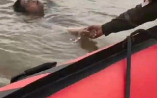 杭州200多斤小伙醉酒不慎坠入钱塘江 漂浮7个小时 在嘉兴被救起！