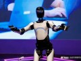智元远征A2创新纪录：成全球首个中、美、欧认证的人形机器人!