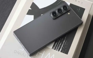 曝三星GalaxyZFold7采用钛金属背板 考虑移除 digitizer（数字转换器）组件！