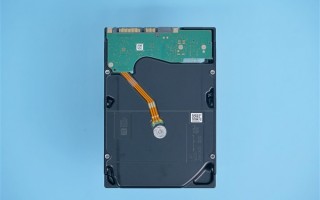 另辟蹊径！人肉携带15块80TB硬盘 坐飞机去马来西亚！