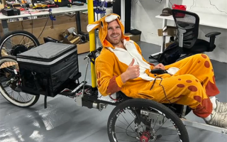 外卖小哥的竞争对手来了！全球首款自动送货自行车现身硅谷 ！