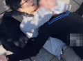 小伙西班牙遇小偷当场裸绞制服 当事人：我学自由搏击的！