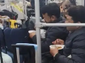 满车厢咖喱味！数名外国人在车厢内吃馅饼 上海地铁回应 ！