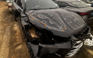 真公路坦克！比亚迪唐高速追尾半挂车后翻滚 一车4人全身而退！
