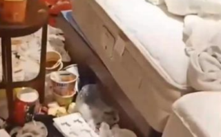 一片狼藉！4男女混租一间房3个月后留满屋垃圾被套被烫出许多洞