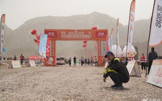 吴京越野车坏在高速上：咋整 回去睡觉！