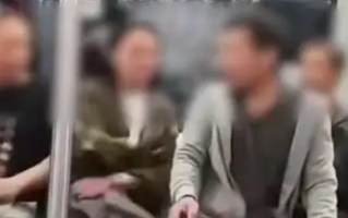 北京地铁上仗义执言女孩父母发声：女孩从小就心地善良！