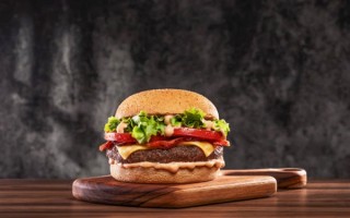 有商家搞“一店多牌”：你点的三家外卖可能出自同一口锅 !