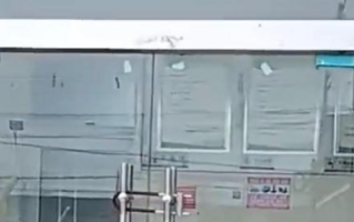 男子吐槽村里公厕被人上锁 里面又没有什么值钱的东西！