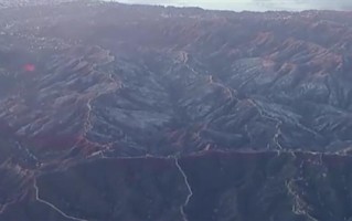 洛杉矶森林被山火烧毁后一片黑暗：过火面积约96平方公里!
