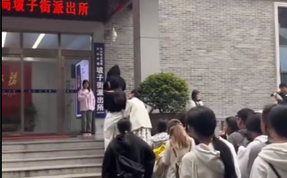 因纪录片《守护解放西》出圈 游客五一到长沙排队打卡派出所！