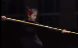 00后女生扎哪吒头舞红缨枪真飒 后续还会创作更多神话IP和武术相结合的作品！