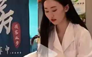 29岁女演员回应在餐厅当服务员 背后真相是什么