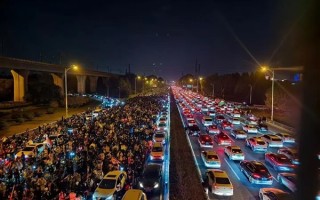 大学生疯狂夜骑 郑州交警发布交通管制通告：今晚郑开大道非机动车道禁行！