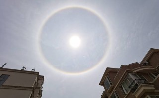 日晕是什么现象形成的（日晕现象产生的原理与解释）
