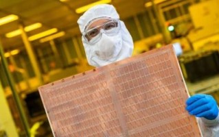 Intel、三星想要干翻台积电：玻璃芯片技术成关键！