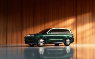 增程干翻纯电！零跑旗舰SUV D19用上80度大电池：能跑500公里！