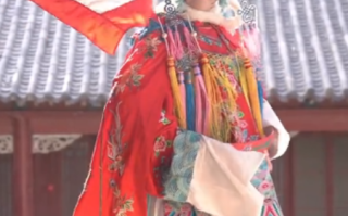 抖音645万粉丝网红开封王婆“变身”穆桂英！网友点赞英姿飒爽 威武霸气！