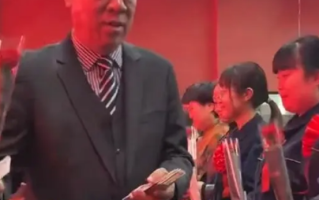 老板妇女节发120万给女员工：公司就是全体女员工的娘家！
