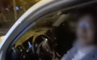 男子二次醉驾 遇交警猛喝水妄图“稀释”酒精：严办！ 