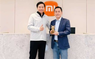 小米集团副总裁/CFO林世伟入职5周年：雷军亲自颁发金米兔！