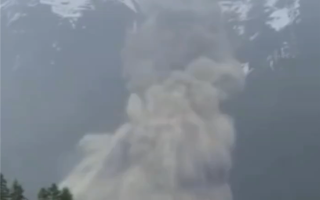 瑞士超350万立方米冰川崩塌！土石流吞没山脚小村!