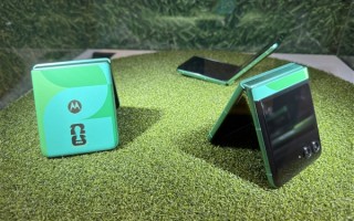 最独特的小折叠！moto razr FIFA世界杯2026定制版发布：4900元 ！