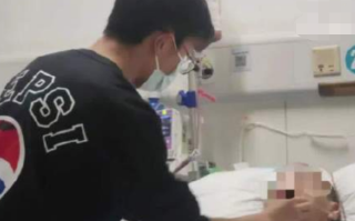 16岁男生请假1个月照顾昏迷父亲：学习可以再来，爸爸却只有一个！