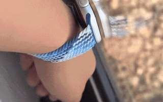 苹果回应为什么Apple Watch会吸在玻璃上：可能与贴膜有关！
