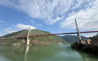 国内首台！智能行轨式桥检车成功通电运行！