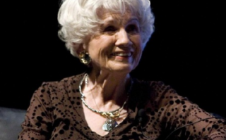 诺贝尔文学奖得主艾丽丝门罗逝世 享年92岁！