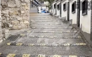 20米下坡路装了16条减速带 交警回应：设置前征求过意见！