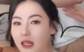 张柏芝三胎儿子罕露面身高惊人 18岁Lucas长相帅气！