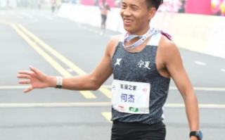 经过肯尼亚外训的积累沉淀 何杰以2小时06分57秒打破全国马拉松纪录！