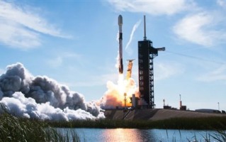 SpaceX猎鹰9号发射9+吨重卫星：史上第379次回收成功！