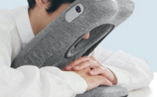 打工人必备 日本推出午睡枕头：不压胳膊 自带闹钟！