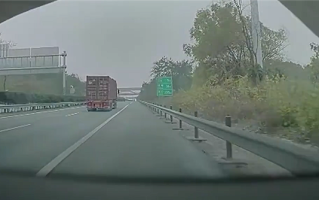 网约车司机疲劳驾驶 又唱又叫给自己提神：还是撞了 ！