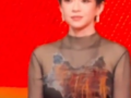 章子怡亮相上影节红毯 短发造型好飒!