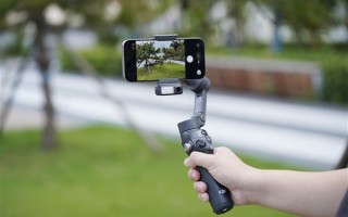 原生跟拍、收音补光一体！大疆OSMO Mobile 8手机稳定器图赏！