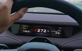 无视车辆警告 小米SU7车主飙车至272km/h：还用手机拍视频！