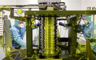 官方：俄罗斯有了第一台自己的350nm光刻机！明年搞定130nm！