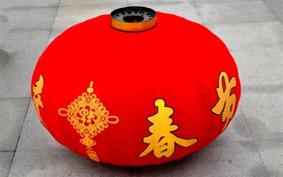 周涛再次担纲主持山东春晚 网友：周涛一出场年味就有了！