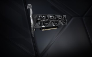 技嘉推出半高刀卡RTX 5050：居然用上了三风扇！