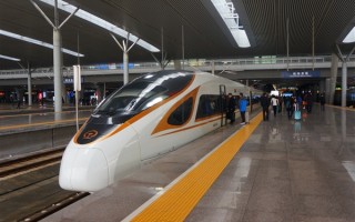 中秋国庆假期首日火车票今日开抢：官方提醒候补成功率高！