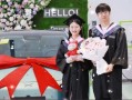 00后勤工俭学4年毕业买小鹏汽车送女友 何小鹏送祝福！