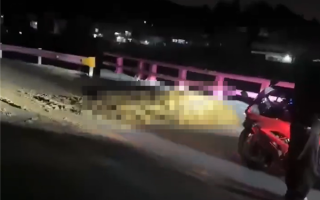 网传摩托车炸街附近村民摆粪便封路 当地回应：非故意、系不慎洒出！