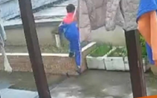 9岁坠楼男孩生前最后5分钟发呆徘徊 抄写“分级”两个字21个单页！