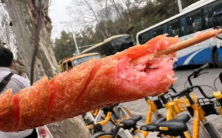 商家直播2小时连吃10根淀粉肠：没有骨泥！呼吁理性！