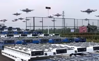 中国科技公司展示新型无人机货柜收发集群技术：一键快速放飞和回收数千架无人机！